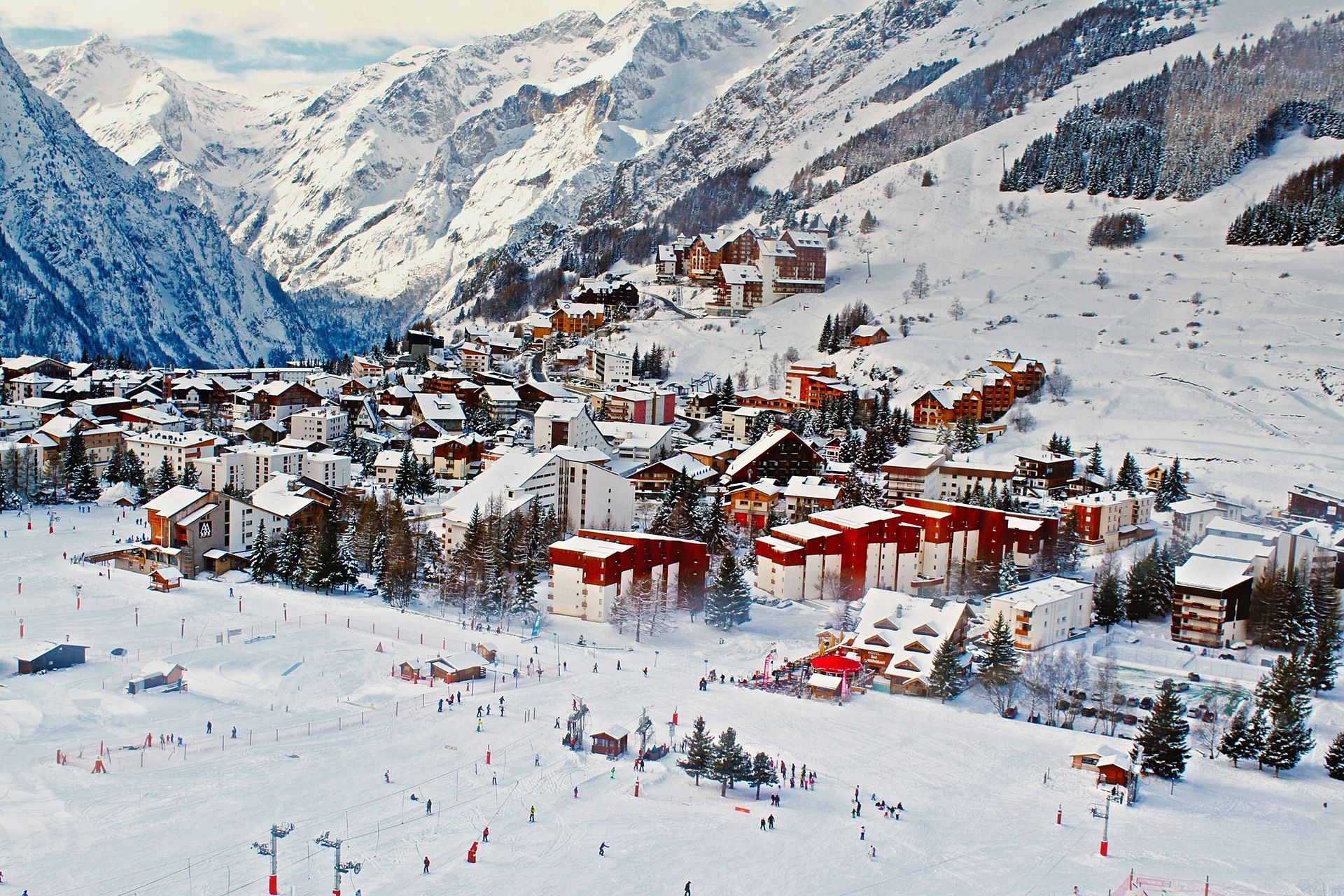 Décentralisation: le Sénat vote un dispositif de soutien au tourisme de montagne