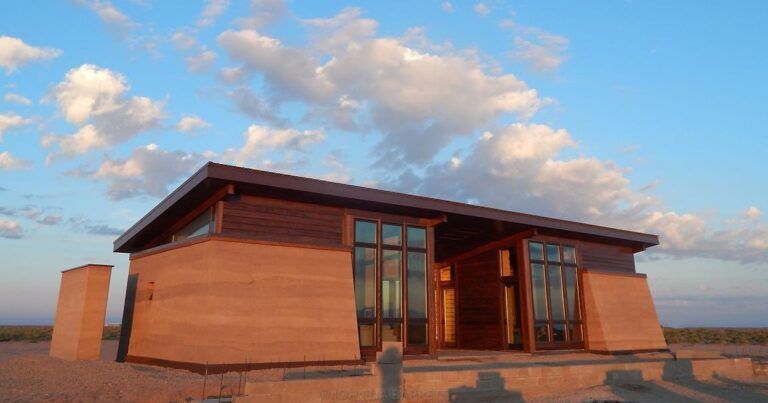 Adanado : une maison en terre crue dans le Colorado (Usa)