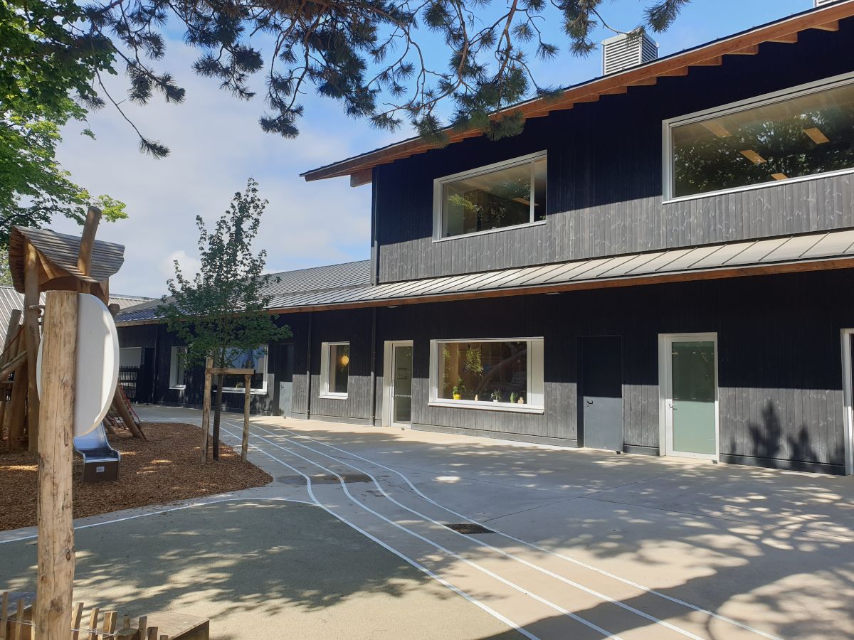 La ville de Tours inaugure sa première école bois-paille