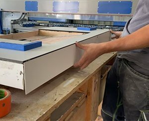 Réaliser un plan vasque carrelé avec Schlüter-Kerdi-Board-W