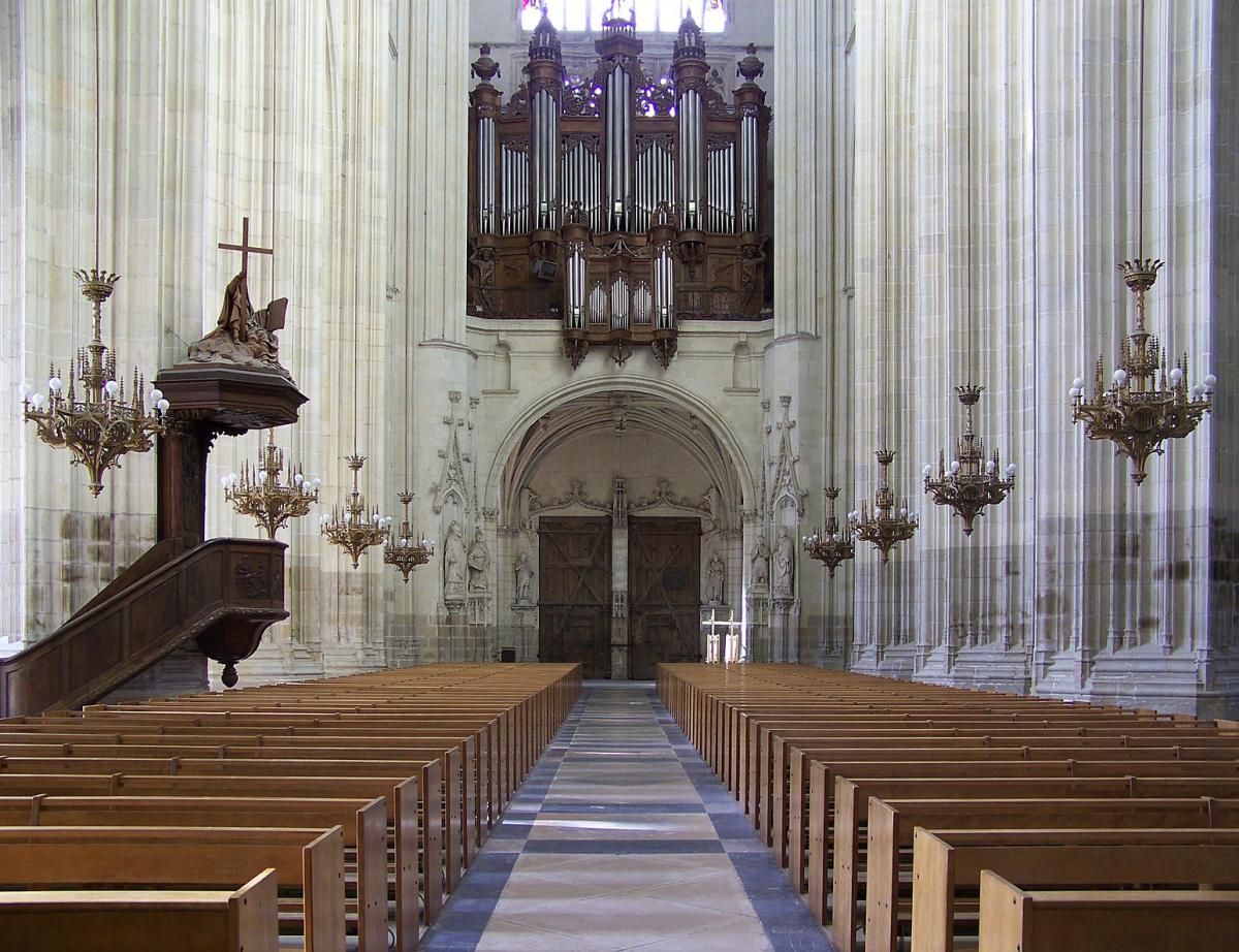 La cathédrale de Nantes incendiée, le grand orgue détruit