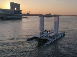 Le navire à hydrogène Energy Observer se dote de deux ailes éoliennes