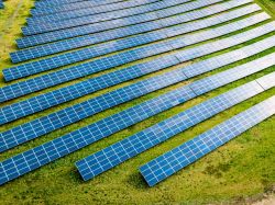 Soleil abondant, projets absents : le paradoxe du photovoltaïque en Corse et en outre-mer