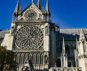 Sobre et massif : Notre-Dame opte pour un mobilier totalement relooké