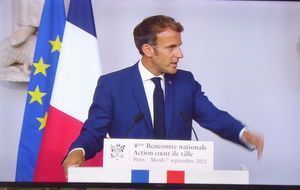 Emmanuel Macron exalte les villes moyennes