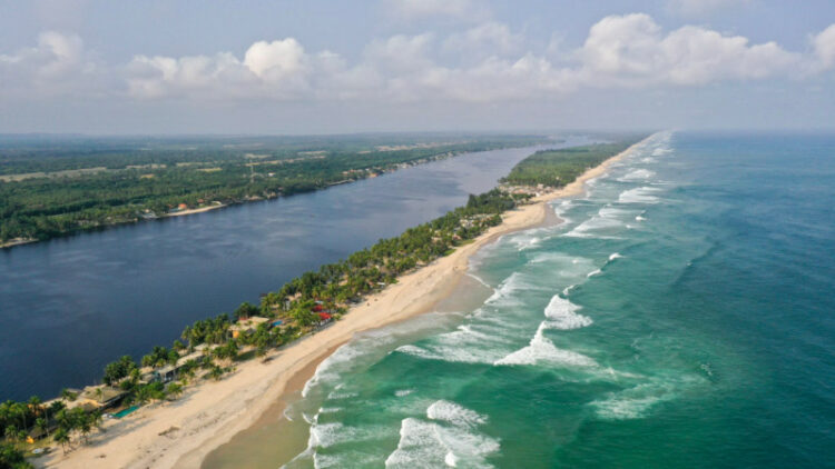 Assinie, rivage habité et antithèse rêvée de la métropole