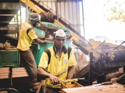 À Mayotte, la filière de la terre crue se relance dans la construction 