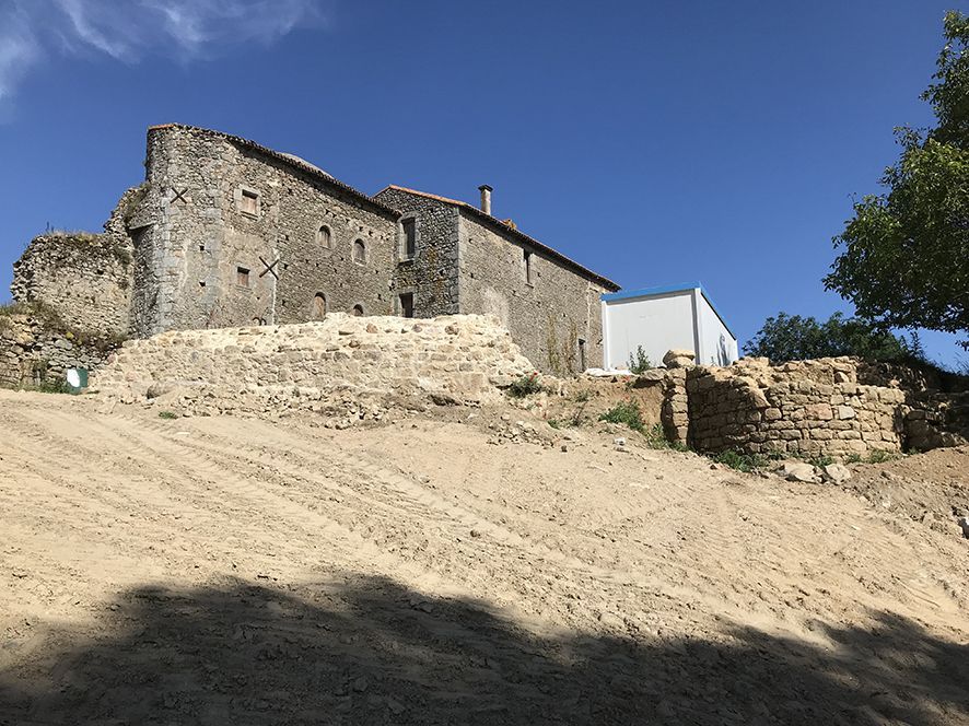 Travaux de maçonnerie sur le Château de Pougne-Hérisson