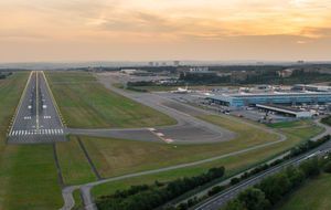 Aéroport : Colas sur la piste à Luxembourg