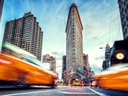 Pourquoi le célèbre gratte-ciel "Flatiron" de New York a-t-il été vendu aux enchères ? 