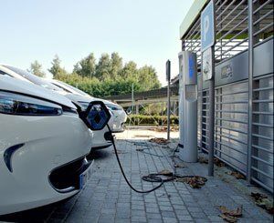 Vinci Autoroutes met en service 53 points de recharge électrique rapide et ultra-rapide sur son réseau
