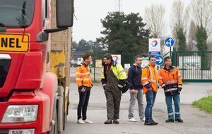 Les artisans des TP participent aux blocages de dépôts pétroliers en Bretagne