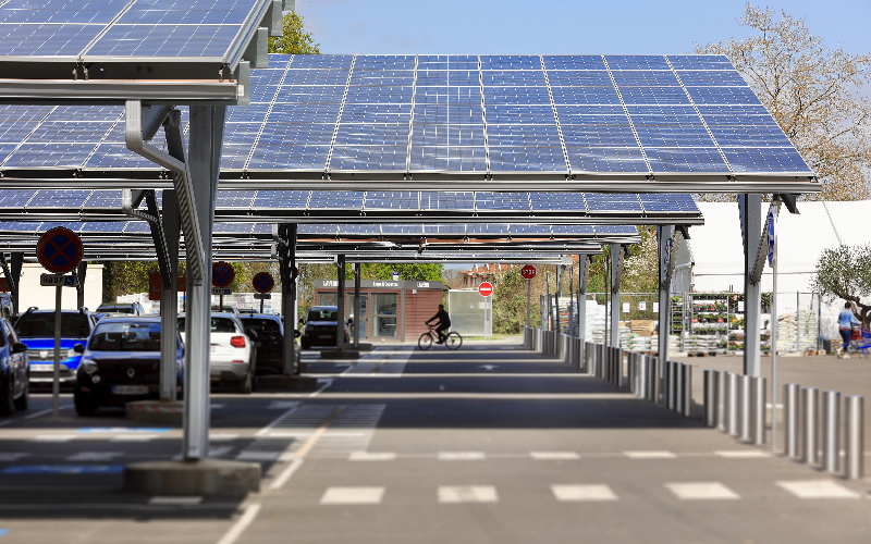 panneaux solaires la grande distribution obtient un d lai suppl mentaire