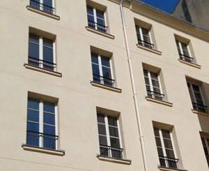 Kalamua, le premier enduit prêt à l’emploi spécialement conçu pour les supports bio-sourcés séduit les façades parisiennes