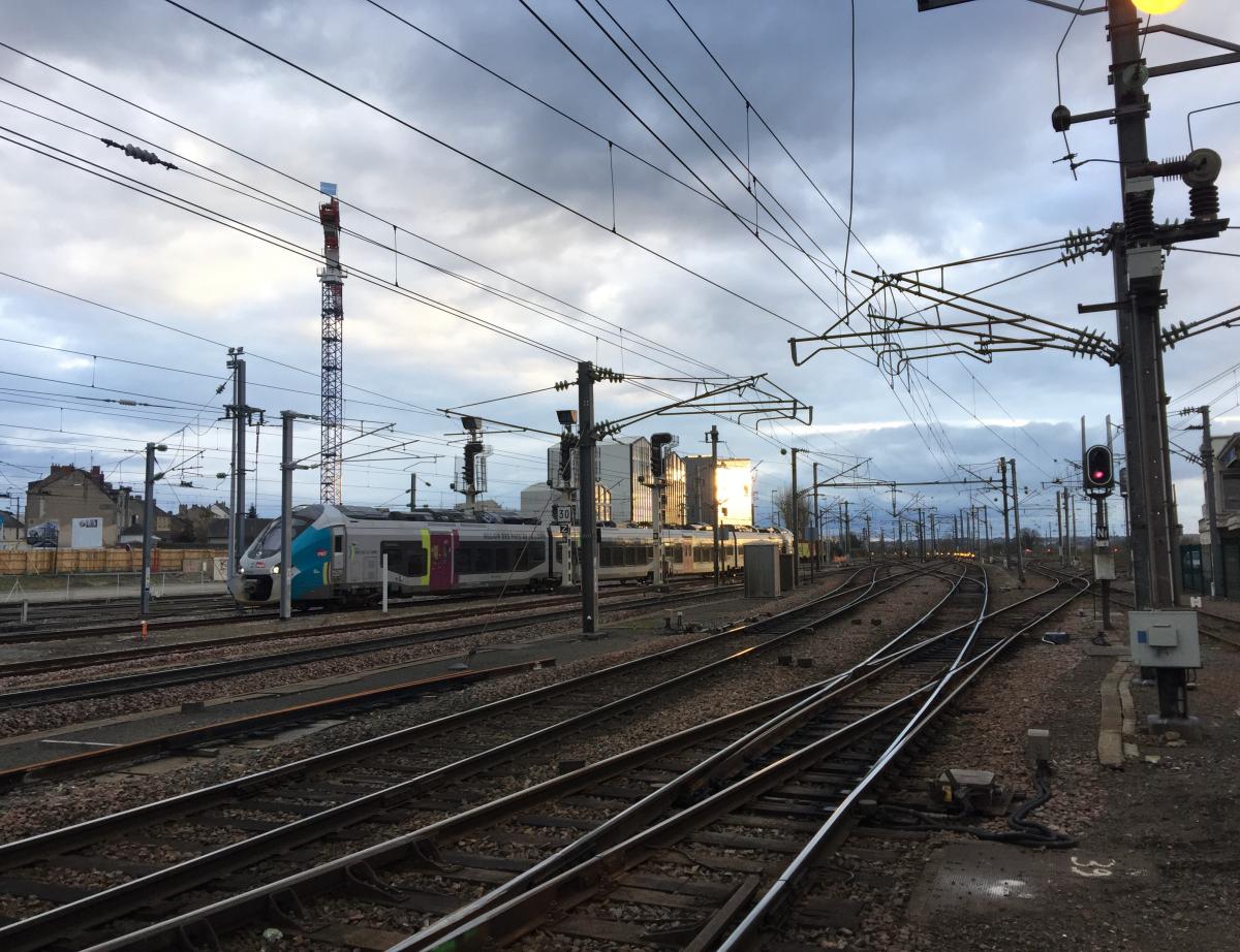 La SNCF veut doubler la part du train en 10 ans et installer des panneaux solaires sur son foncier