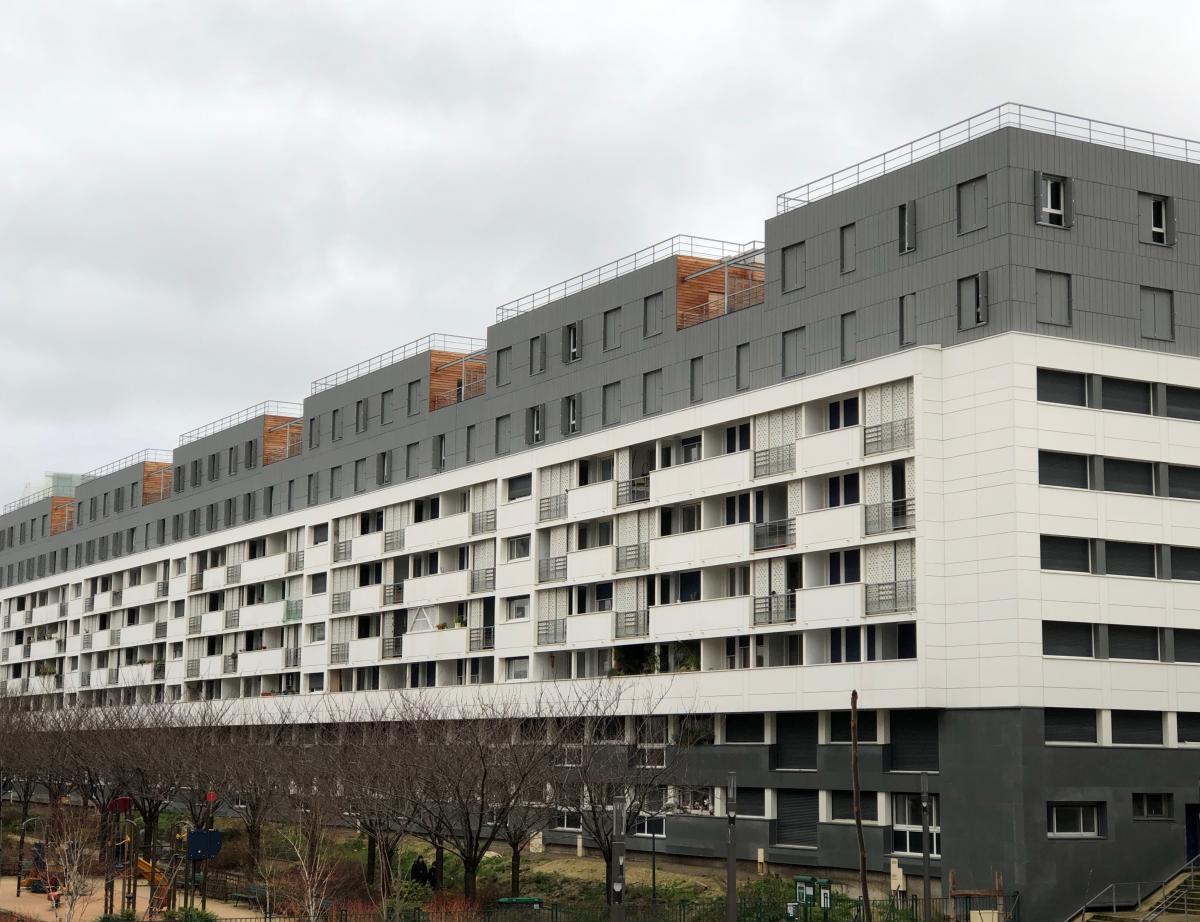 Surélévation majestueuse d’une barre d’immeuble à Paris