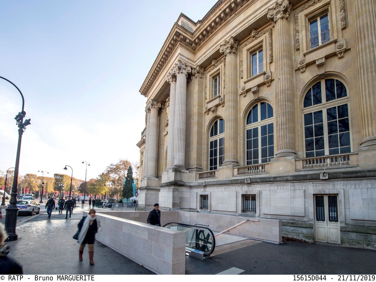 Le métro Champs-Elysées-Clémenceau se rapproche encore du Grand Palais