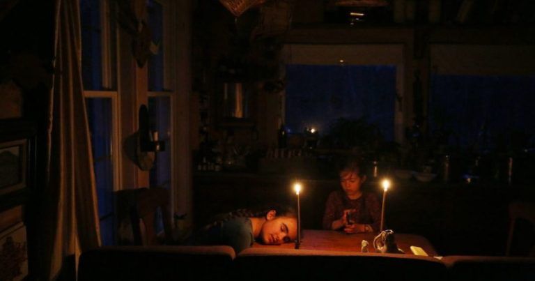 Une famille du Maine vit sans voiture, sans électricité et sans argent