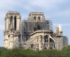 Six mois après l'incendie de Notre-Dame de Paris, la reconstruction toujours en questions