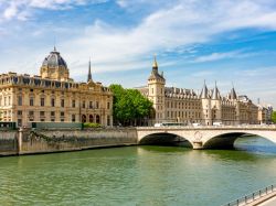 Pour protéger une partie du patrimoine Parisien, R. Dati crée un comité