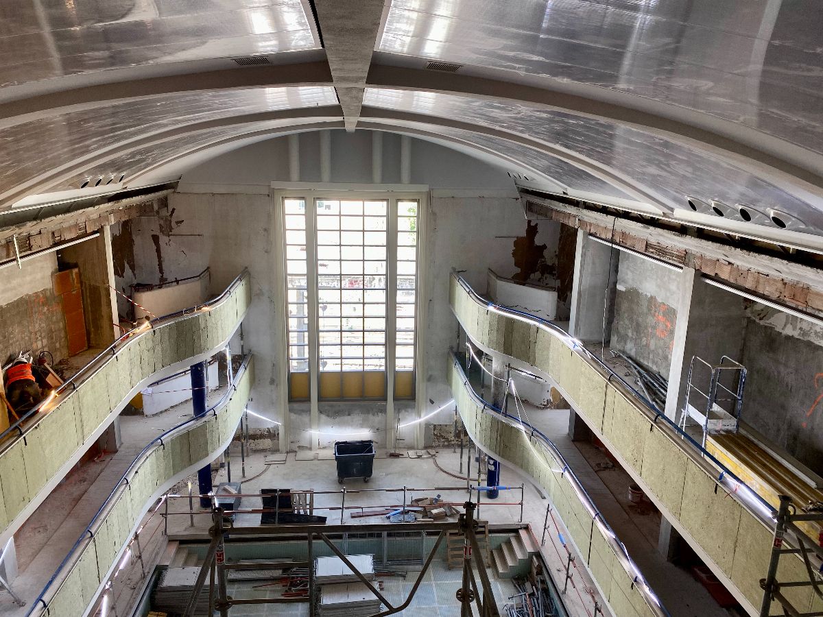 À Paris, la plus vieille piscine couverte se refait une beauté