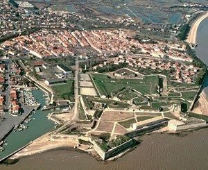 Sur l'île d'Oléron, des primes pour encourager la location des logements à l'année