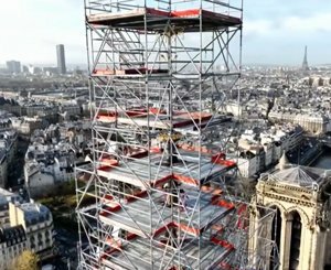 A un an de la réouverture, Emmanuel Macron sur le chantier de Notre-Dame de Paris