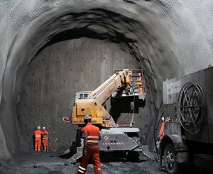 Les 41 ouvriers bloqués dans un tunnel effondré en Inde filmés vivants