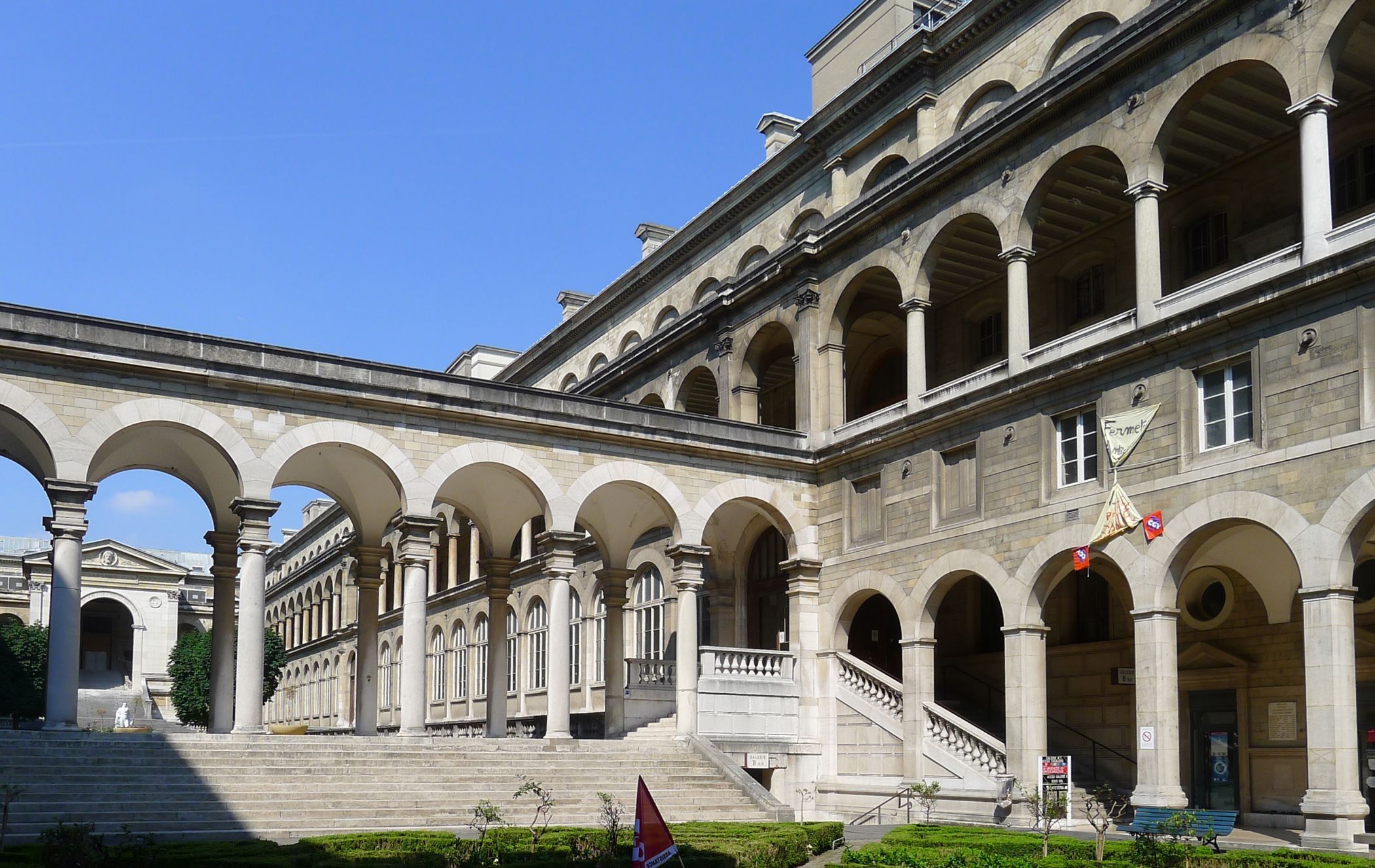 Une partie de l'Hôtel-Dieu à Paris cédée pour 80 ans contre 144 M EUR