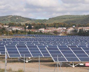 Le gouvernement va revoir à la baisse les aides aux parcs solaires provocant la colère de la filière