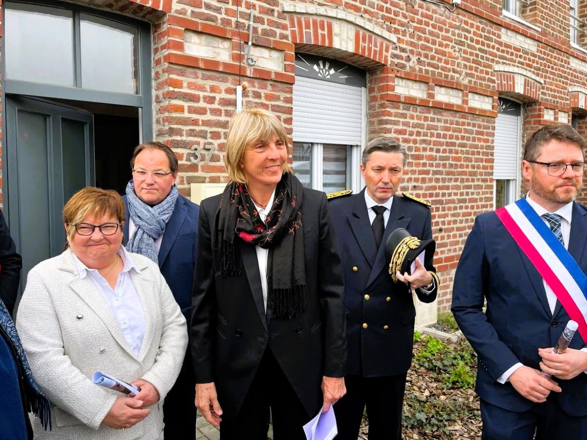 Symbole du renouveau du Bassin minier, la ministre inaugure la cité Saint-Pierre