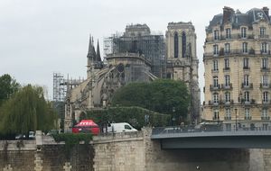 Notre-Dame de Paris: le feu est maîtrisé, l'origine accidentelle privilégiée [en direct]