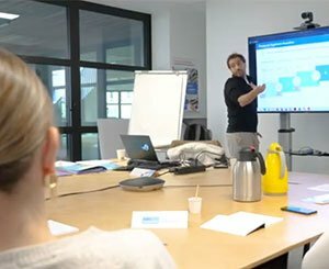 Un jour avec Emilien, ingénieur financier et chef de projets copropriétés | Hellio Talent