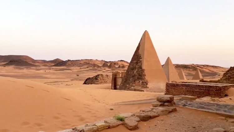 Les pyramides de Méroé, dernières reines de Nubie