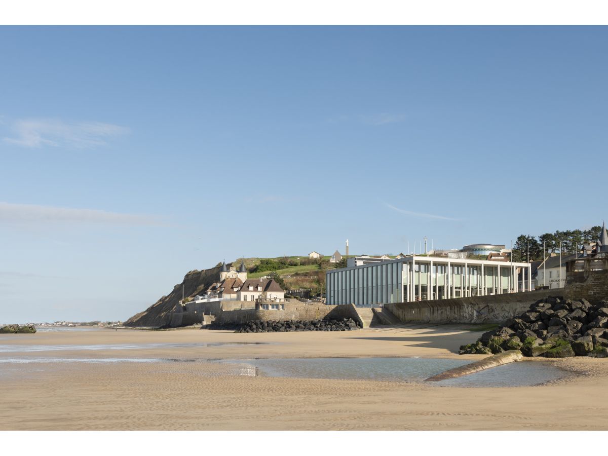 En Normandie, le musée du débarquement mène "un devoir de mémoire"