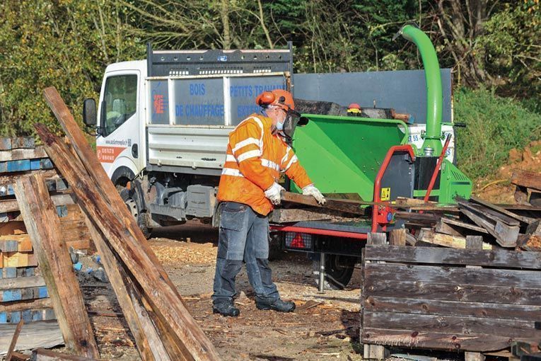 Saône-et-Loire : KP1 recycle son bois localement