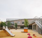 Une école maternelle et une ludothèque comme un quartier de ville, par MUZ à Meudon