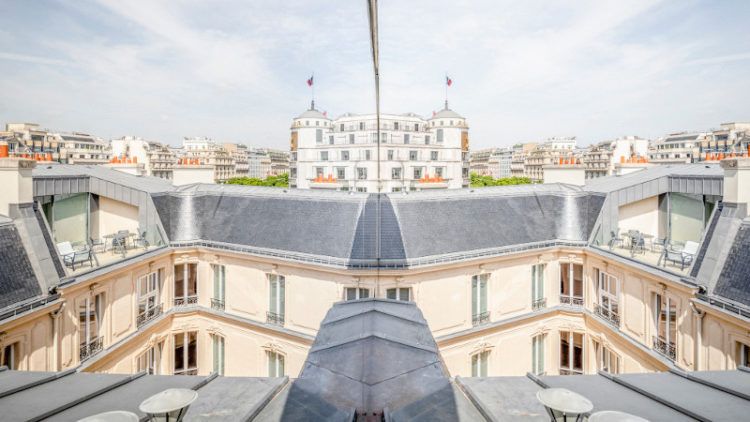 Effet miroir au Fouquet’s, par Vous êtes ici Architectes