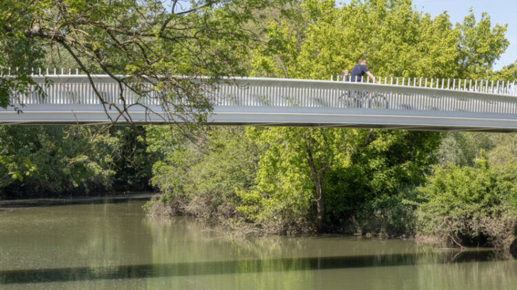 À Louhans, passerelle du Breuil signée Nu Architecture