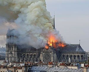 Jean-Jacques Annaud cherche des vidéos amateurs de l'incendie de Notre-Dame pour un film