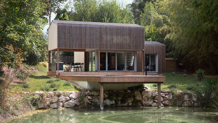 Une maison sur le lac par MH architectes