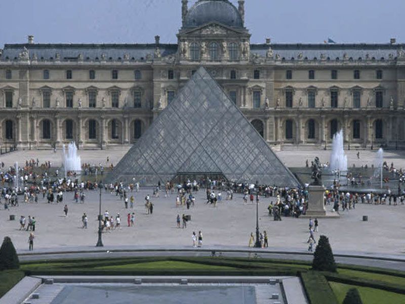 La Pyramide du Louvre fête ses 30 ans 