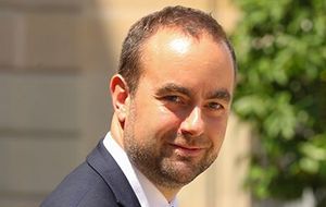 Devant les maires, Sébastien Lecornu reconnait « un retard en matière d’investissements » dans les infrastructures 
