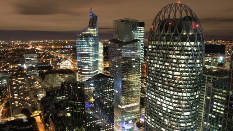 Au cœur de La Défense, la tour Saint-Gobain, par Valode & Pistre