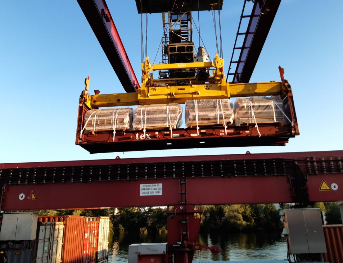 Le constructeur bois Poulingue expérimente l’acheminement fluvial