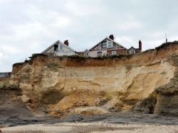 Face à l'érosion, de premières maisons rasées de façon préventive dans le Finistère