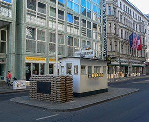 Un musée et des logements sociaux pour le site de Checkpoint Charlie à Berlin