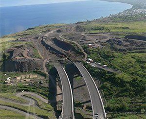 La nouvelle route du littoral à La Réunion, censée remplacer un axe vital, est à l'arrêt