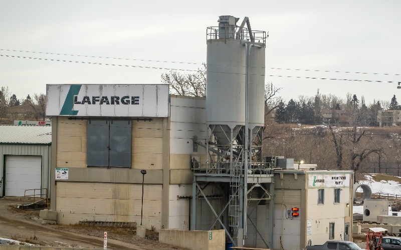 crimes en syrie et en irak les soupcons autour de lafarge se precisent