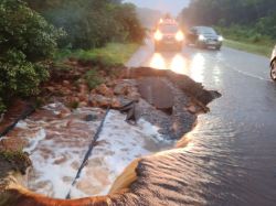 En Guyane, les inondations coupent une partie de la route nationale 1 